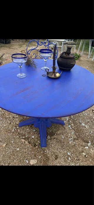 Mesa redonda de hierro fundido azul