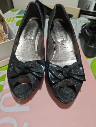 Scarpe eleganti nere con fiocco