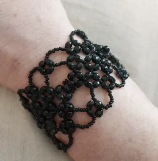 Gargantilla negra de cuentas con cinta