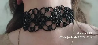Gargantilla negra de cuentas con cinta