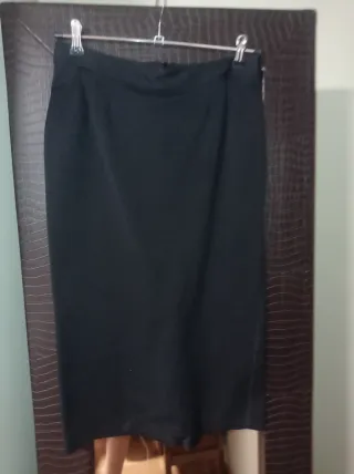 Falda midi negra