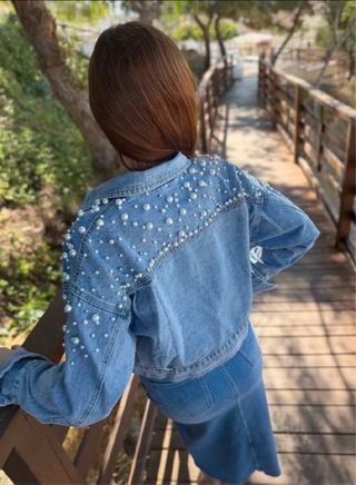 Chaqueta vaquera con perlas