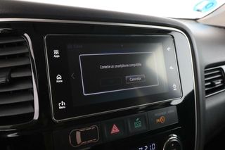 Mitsubishi Outlander PHEV Kaiteki 4WD