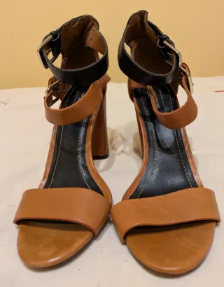 Sandalias de piel ZARA tacón alto