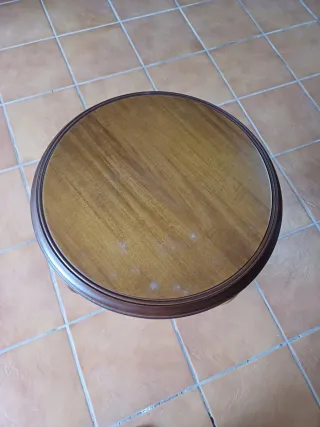 Mesa auxiliar redonda de madera