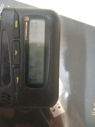 2 teléfonos Motorola y digi x 5 euros los dos.