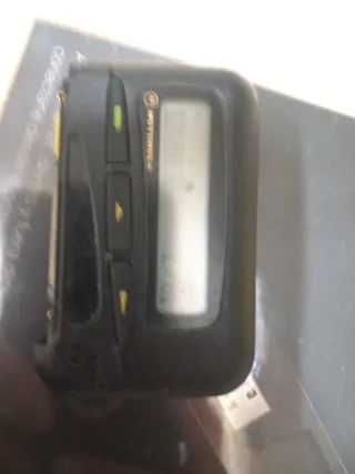 2 teléfonos Motorola y digi x 5 euros los dos.