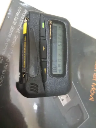 2 teléfonos Motorola y digi x 5 euros los dos.