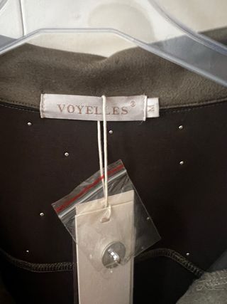 Chaqueta VOYELLES verde militar tachuelas