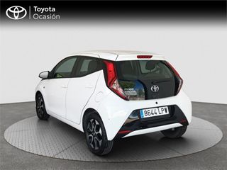TOYOTA Aygo 5 Puertas x-play 70 Manual 5v