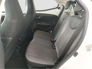 TOYOTA Aygo 5 Puertas x-play 70 Manual 5v