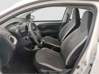 TOYOTA Aygo 5 Puertas x-play 70 Manual 5v