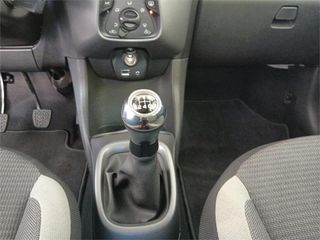TOYOTA Aygo 5 Puertas x-play 70 Manual 5v
