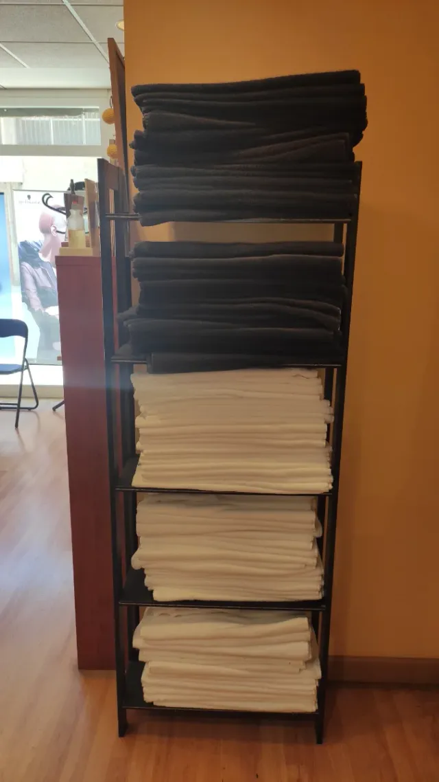 Libreria in metallo nero