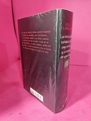 Libro La Chica que soñaba con una cerilla y un bidón de ga