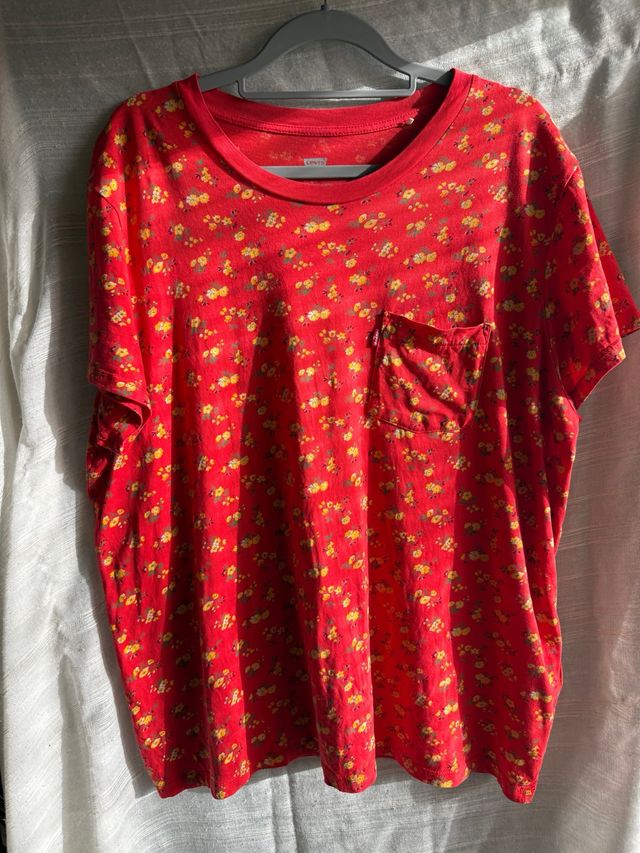 Blusa Levi's Estampada Floral Roja Talla XL