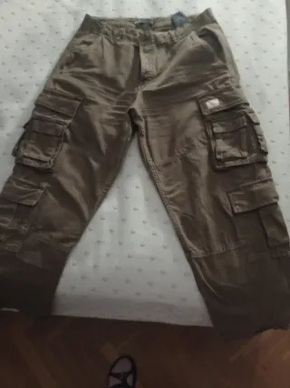 Pantalón cargo marrón chico