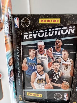 Cajas baloncesto Topps Chrome y NBA Revolution