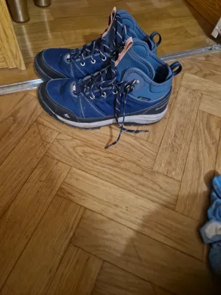 Botas montaña Quechua Talla 38