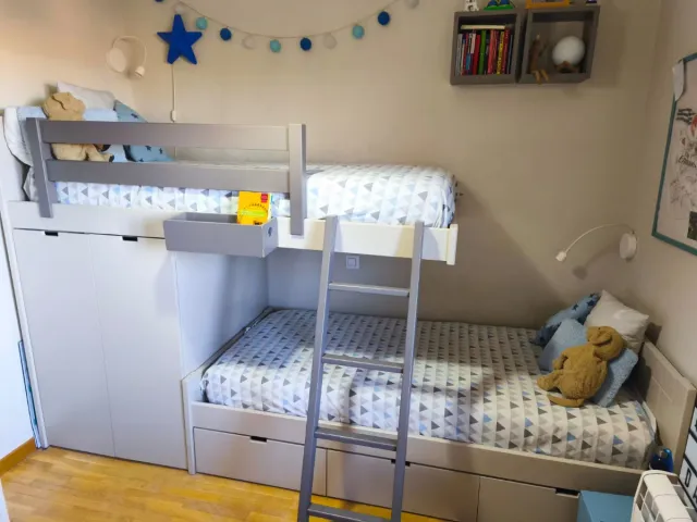 Cama tren infantil con almacenaje de madera maciza