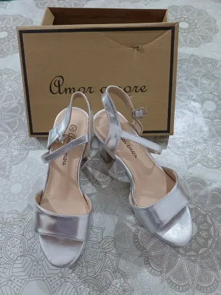 Zapatos tacón plateados Amor Amore T.36