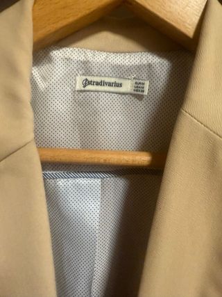 Americana beige Stradivarius Talla M