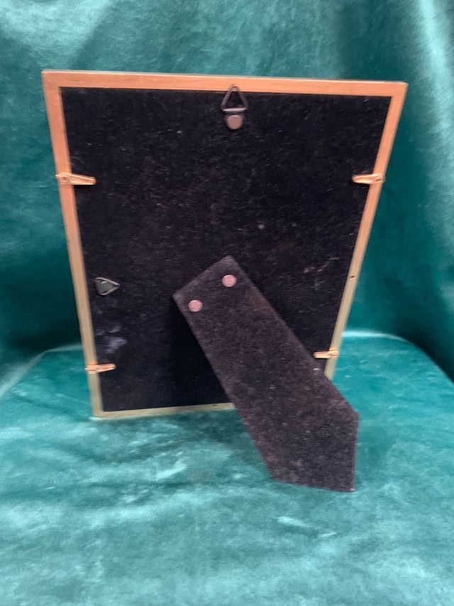 DOS MARCOS DE MADERA DECORADOS EN ORO.