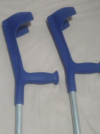Muletas de aluminio azules casi nuevas