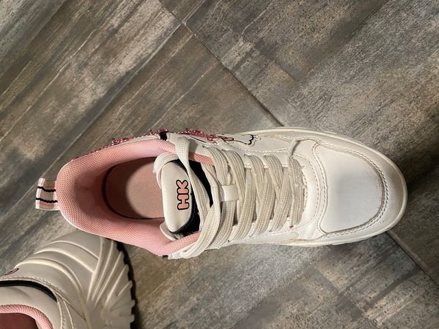 Zapatos plataforma Hello Kitty con cadena