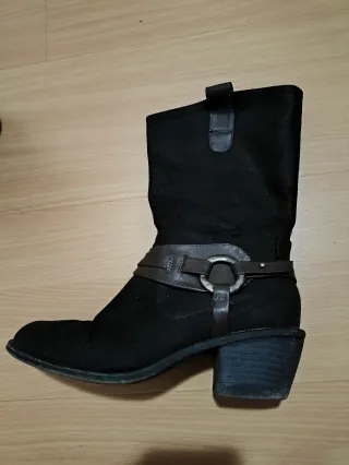 Botas cowboy negras con hebilla
