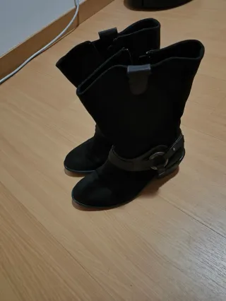 Botas cowboy negras con hebilla