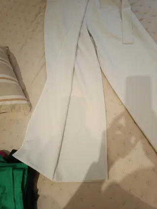 Pantalón blanco  roto efecto falda