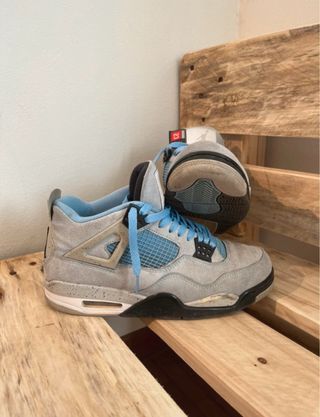 Jordan 4 UNC