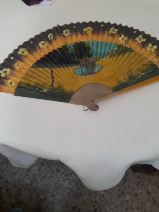 Abanico antiguo diseño pintado