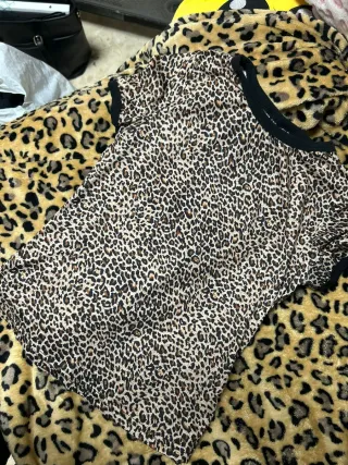 Camiseta con estampado de leopardo