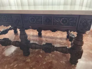 Mesa baja. Tallada madera noble mármol Loscertales