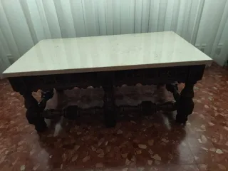Mesa baja. Tallada madera noble mármol Loscertales