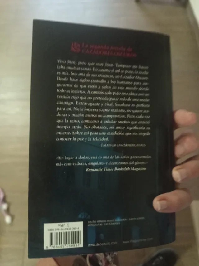 El abrazo de la noche (Cazadores Oscuros 3) (Sp...