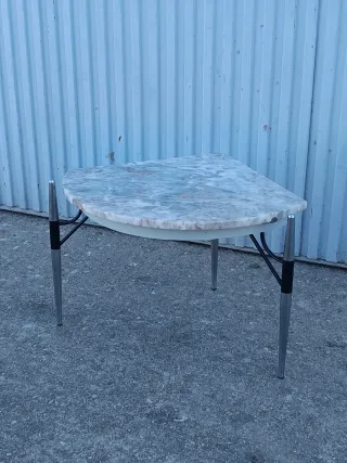 Mesa auxiliar rinconera vintage mármol y metal 