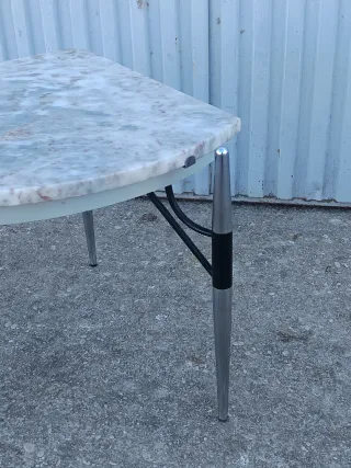 Mesa auxiliar rinconera vintage mármol y metal 