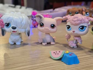 Lote 5 figuras Littlest Pet Shop + Dos accesorios.
