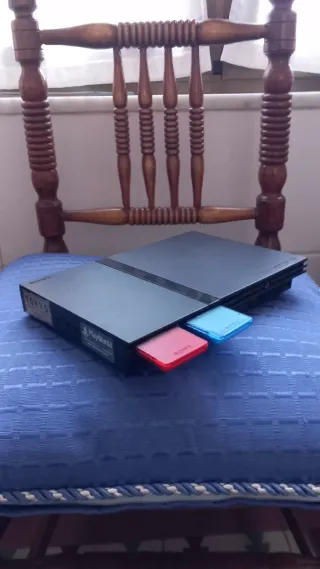 PlayStation 2 Negra con Memory Cards