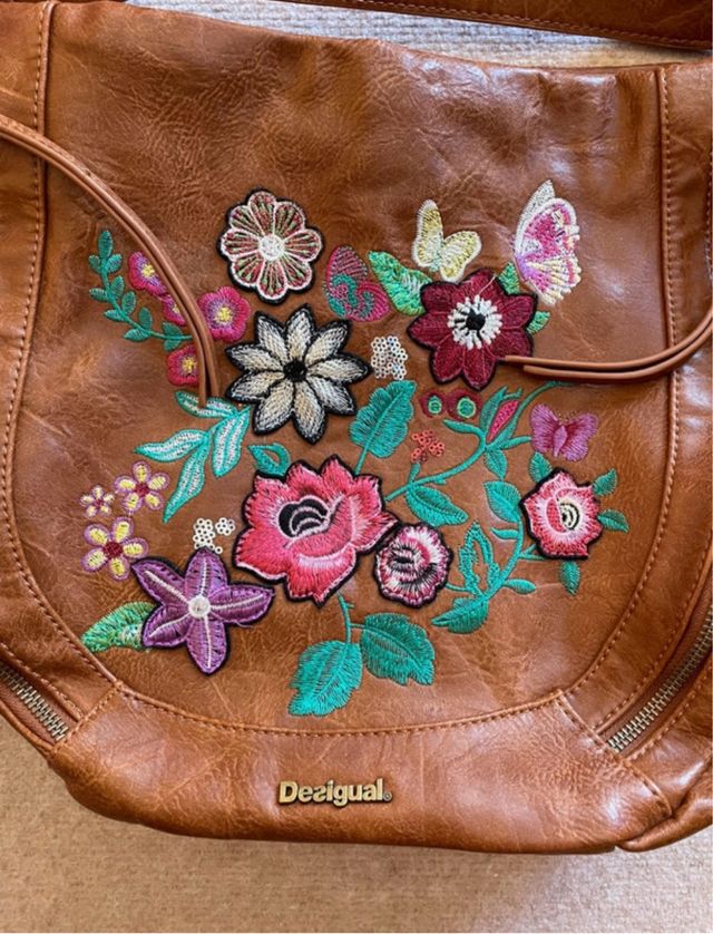Bolso Desigual bordado flores y mariposas