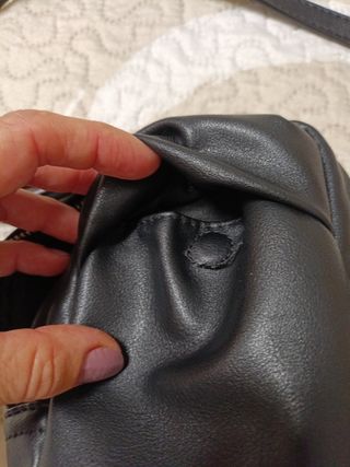 Bolso negro de cuero 
