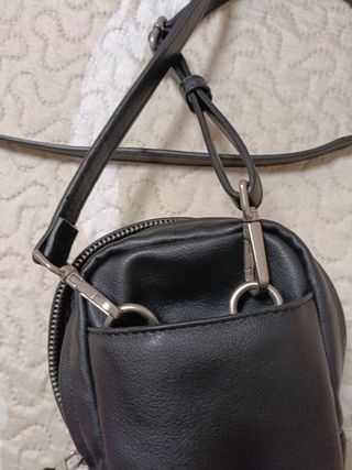 Bolso negro de cuero 