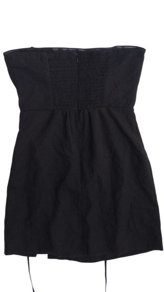 Vestido negro corto con tirantes