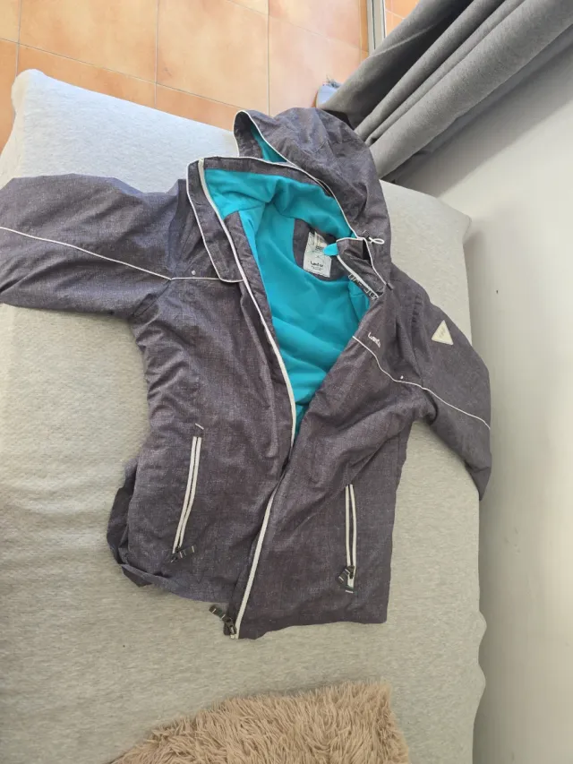 Chaqueta Invierno Decathlon Gris y Turquesa