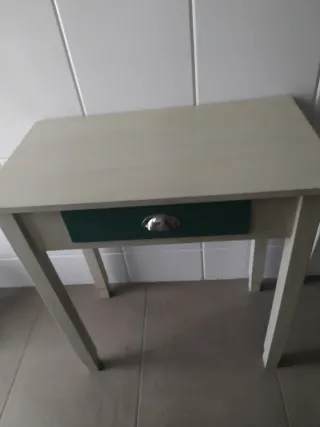 Mesa auxiliar madera beige y verde