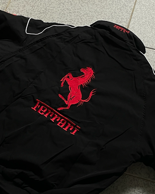 Cazadora Ferrari Escuderia F1 Negra Roja Unisex