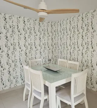 Mesa Comedor Blanca Extensible Madera y Cristal